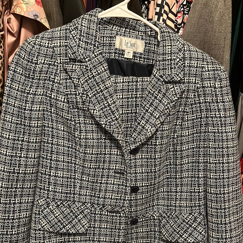 Le Suite 2 piece beautiful tweed suit worn once